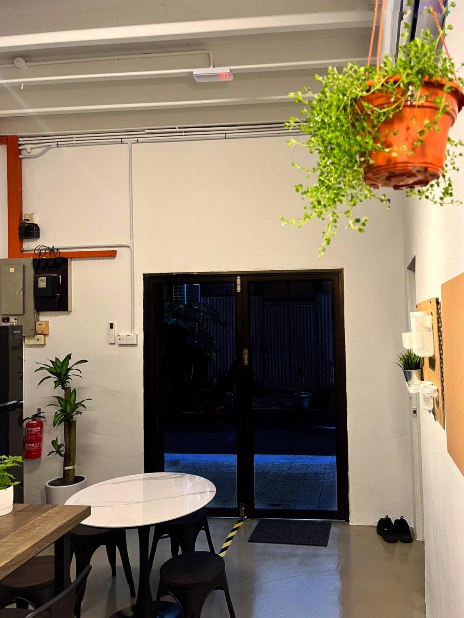 Hostel Pine Armenian Georgetown Exterior foto